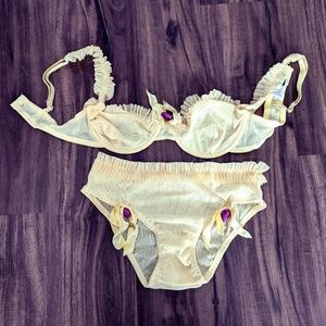 NEVER WORN Bra & Panty Fredericks of Hollywood